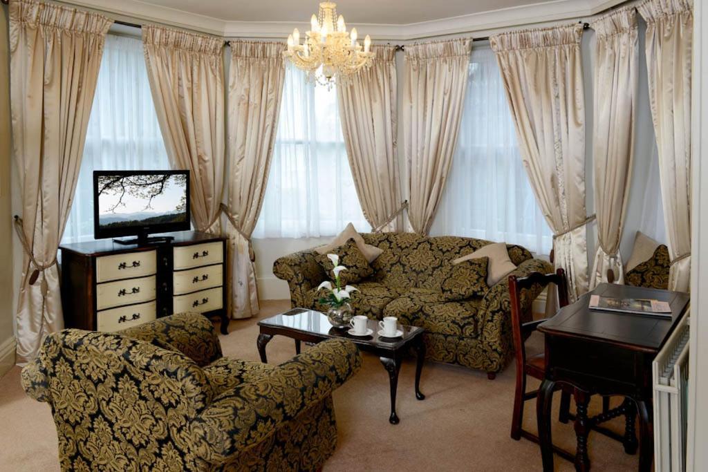Stags Head Hotel โบว์เนส ออน วินเดอเมียร์ ภายนอก รูปภาพ