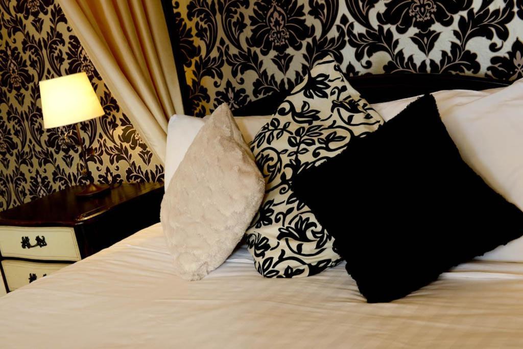 Stags Head Hotel โบว์เนส ออน วินเดอเมียร์ ภายนอก รูปภาพ