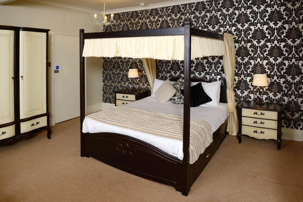 Stags Head Hotel โบว์เนส ออน วินเดอเมียร์ ภายนอก รูปภาพ